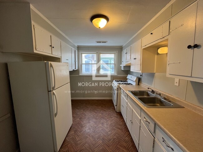 Building Photo - 713 E 31st St