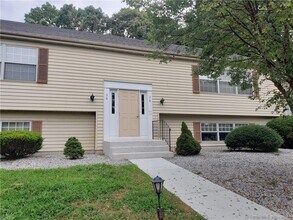Building Photo - 7 Brantwood Dr