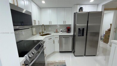 Building Photo - 2333 Brickell Ave