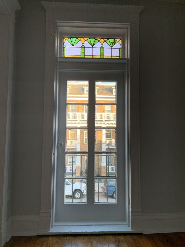 Building Photo - 304 N Mulberry St