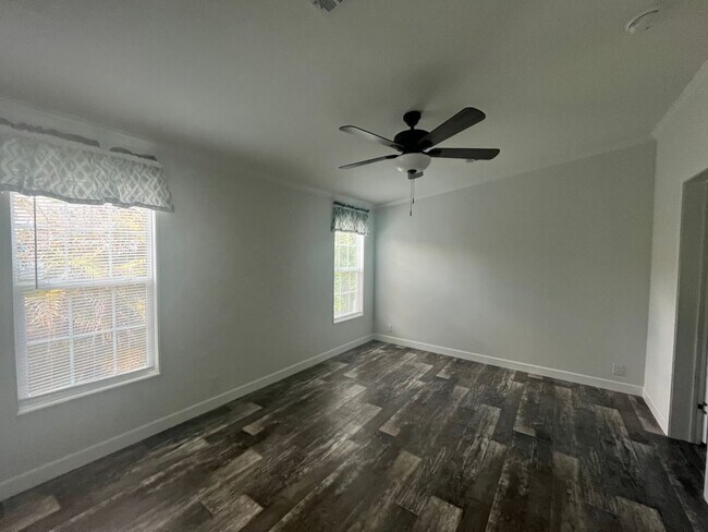 Building Photo - 55 Eland Dr