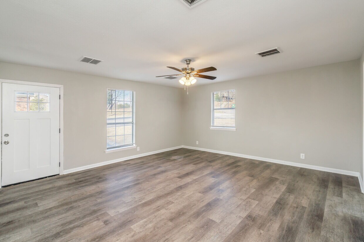 Foto principal - 238 Midtown Ln