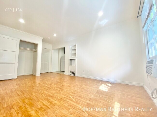 Foto del edificio - 309 N Sycamore Ave
