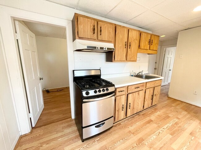 Building Photo - 105 Buttonwood St