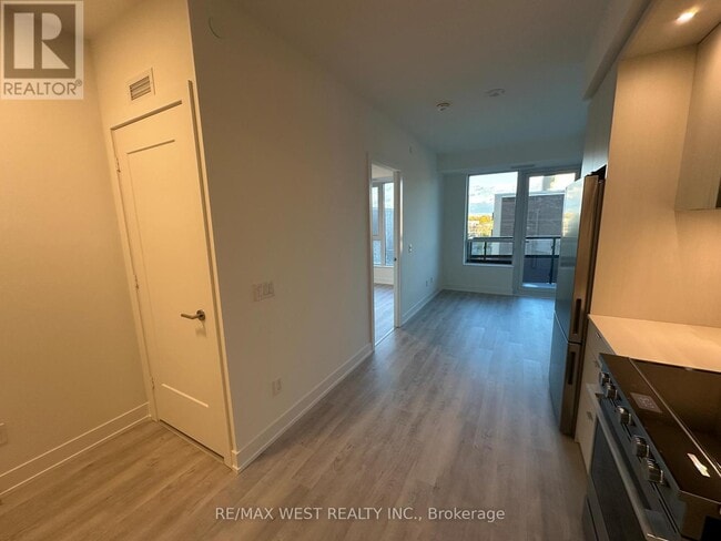 Photo du bâtiment - 60 Central Park Roadway