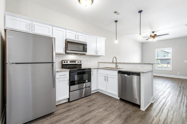 Foto del edificio - 215 Notgrass Rd