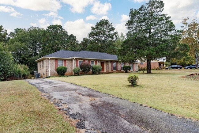 Building Photo - 160 Jockey Club Dr