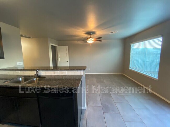 Foto del edificio - 6933 Mayberry Ln