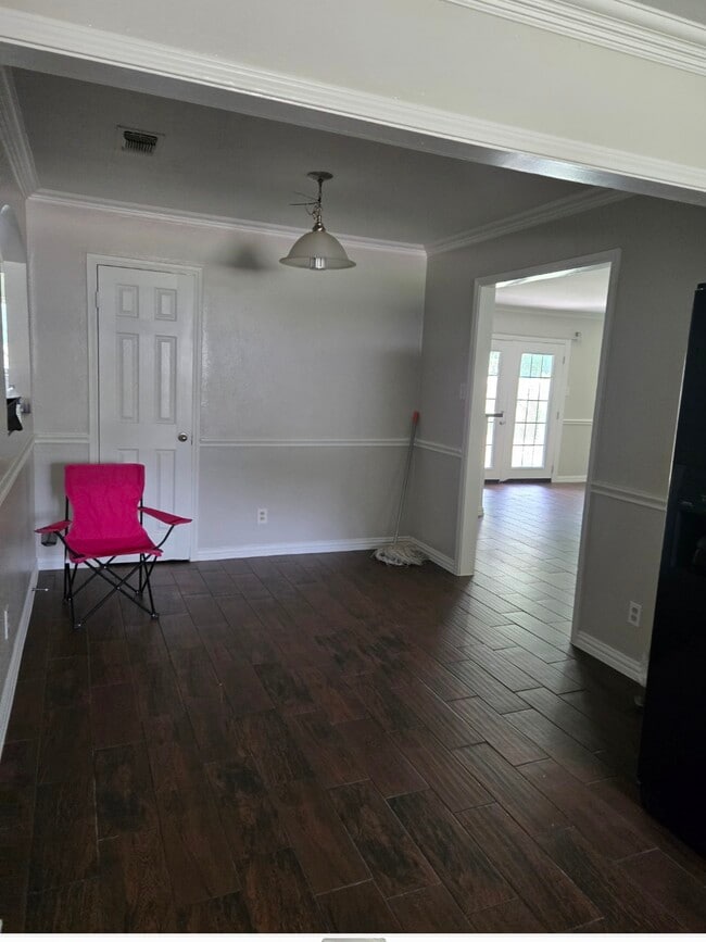 Building Photo - 1628 Gill St