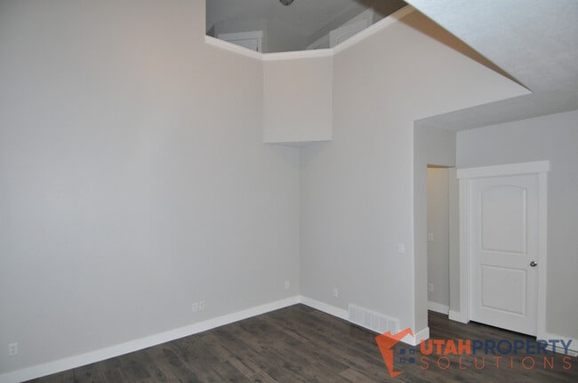 Building Photo - 13012 S Oberon Ln