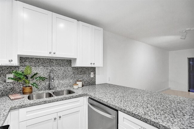 Building Photo - 9301 SW 92nd Ave