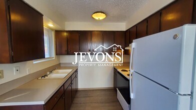 Building Photo - 6009 View Haven Dr