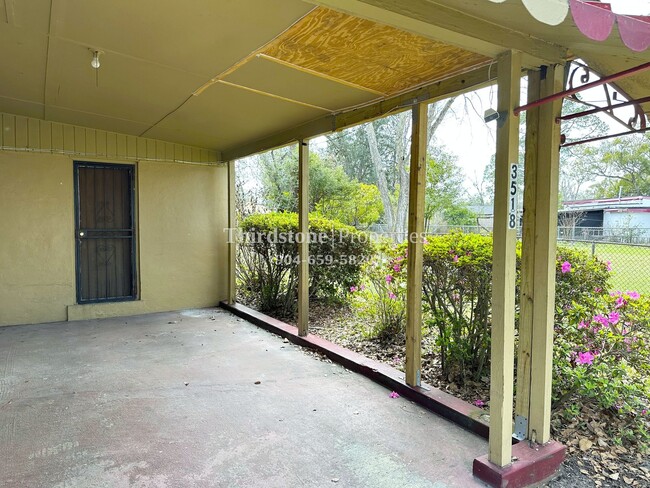 Foto del edificio - 3518 Japonica Rd N