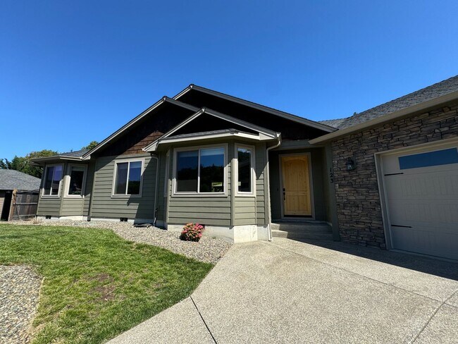 Foto del edificio - Newer Winchester 4 bedroom 2 bath home