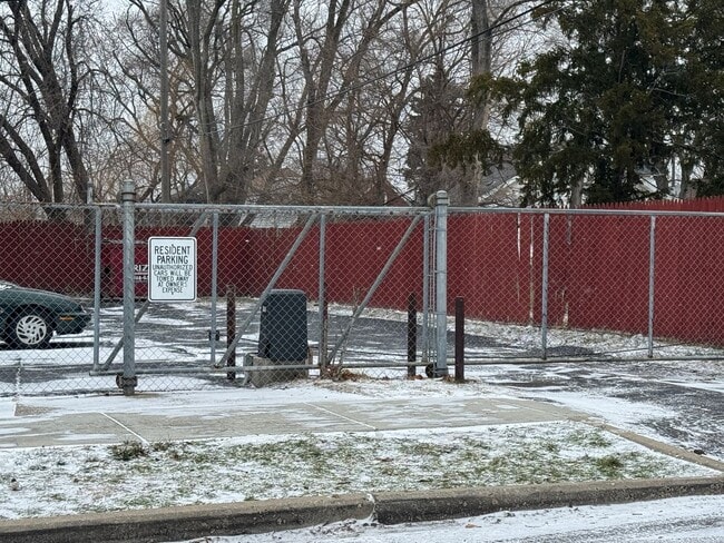 Foto del edificio - NOW LEASING AT BADCAD APARTMENTS