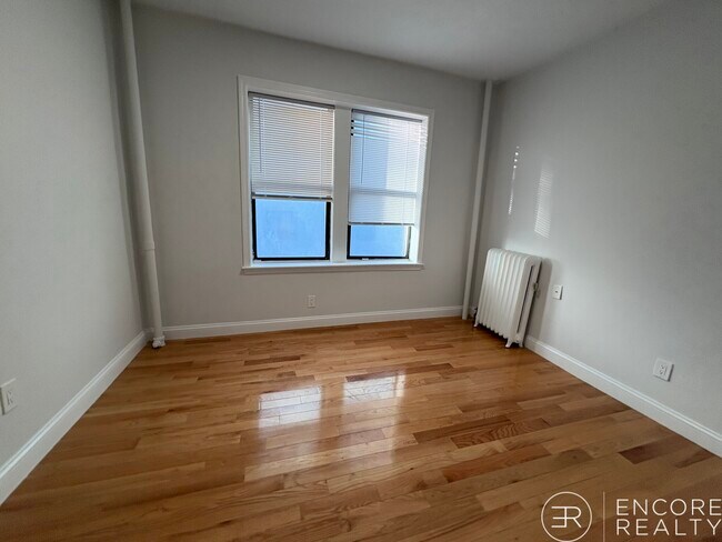 Building Photo - 19 Peterborough St