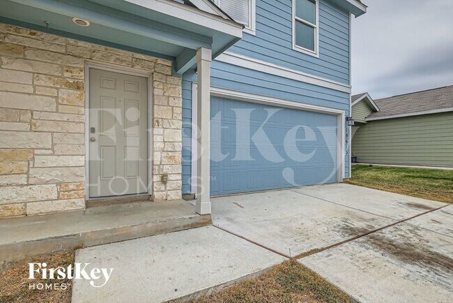 Foto del edificio - 10615 McClintock Dr