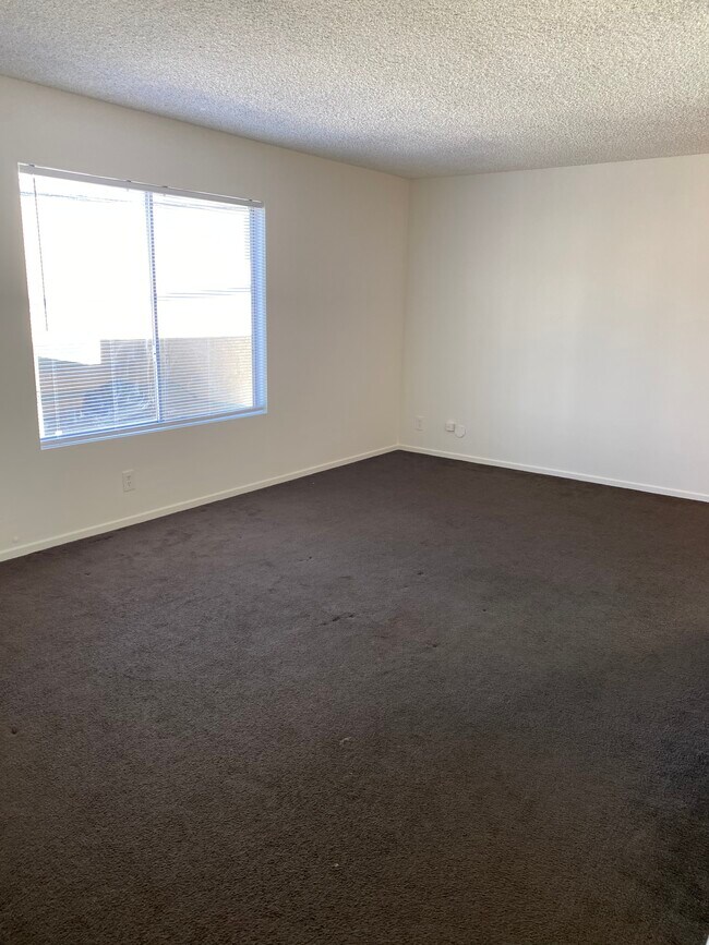 Foto del edificio - 423 E Cedar Ave