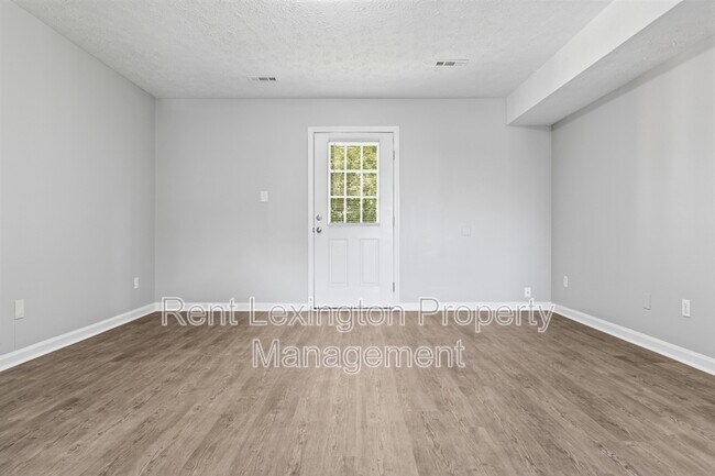 Foto del edificio - 1649 Foxhaven Dr