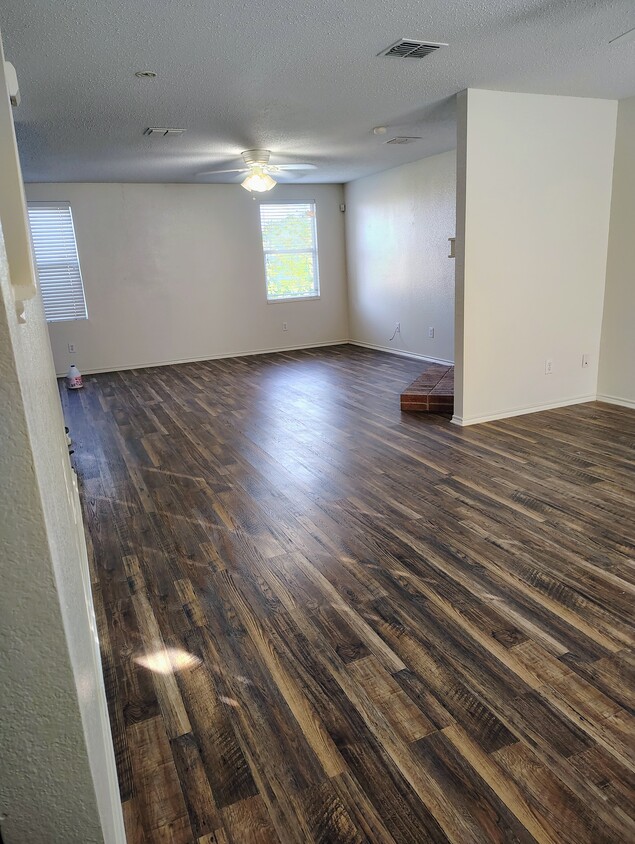 Building Photo - 6209 Thoroughbred Trl