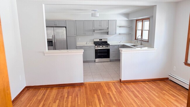 Foto del edificio - Charming 3BR , 2 BTHRM Duplex in Elizabeth