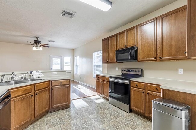 Building Photo - 214 Range Ln