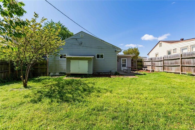 Building Photo - 5935 Victoria Ave