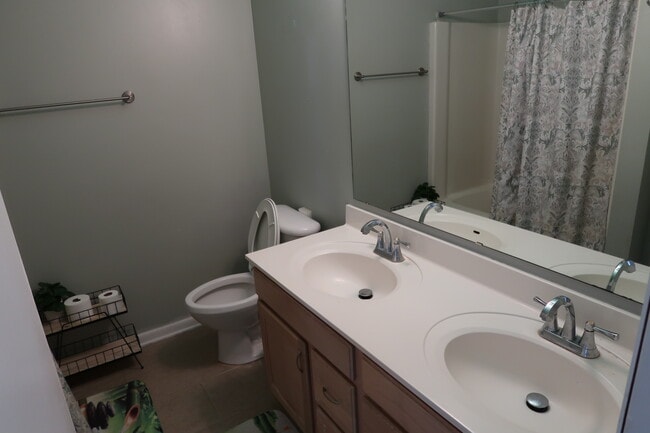 Building Photo - 4495 Brookmeadow Dr SE