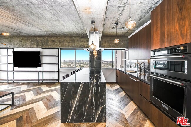 Foto del edificio - 1155 N La Cienega Blvd