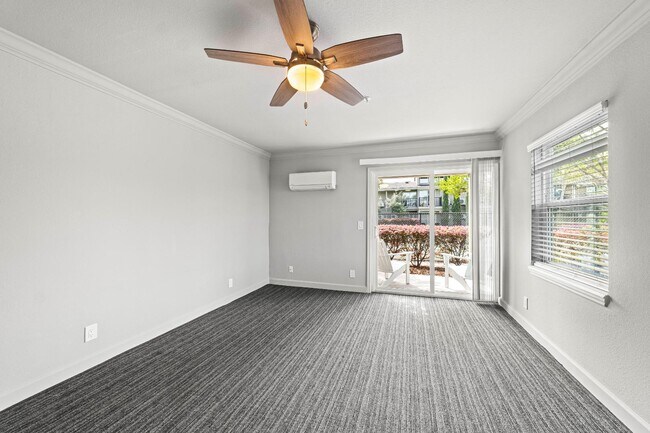 Building Photo - 8050 Baymeadows Cir W