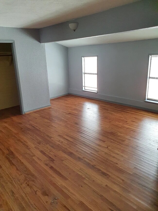 Foto del edificio - 1126 W 22nd St