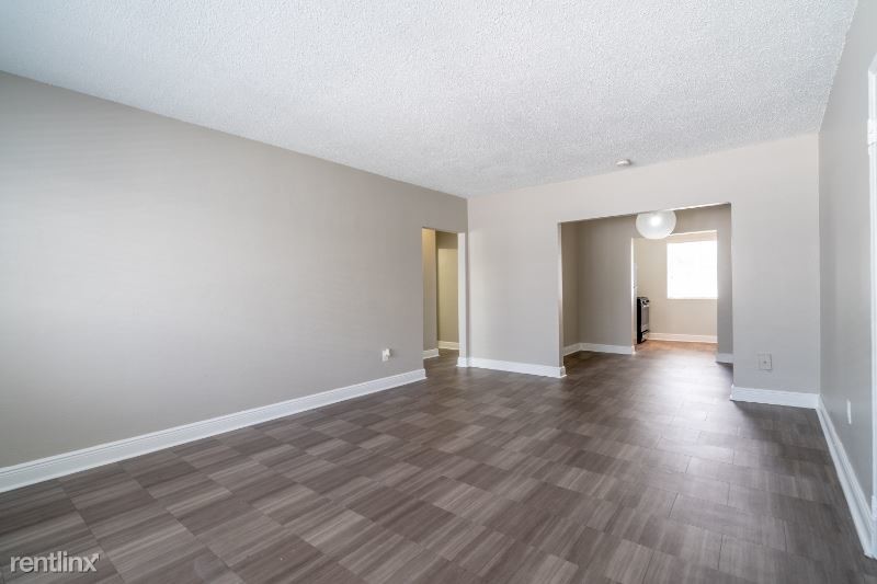 Building Photo - 2 br, 1 bath Apartment - 7609 Carlyle Ave