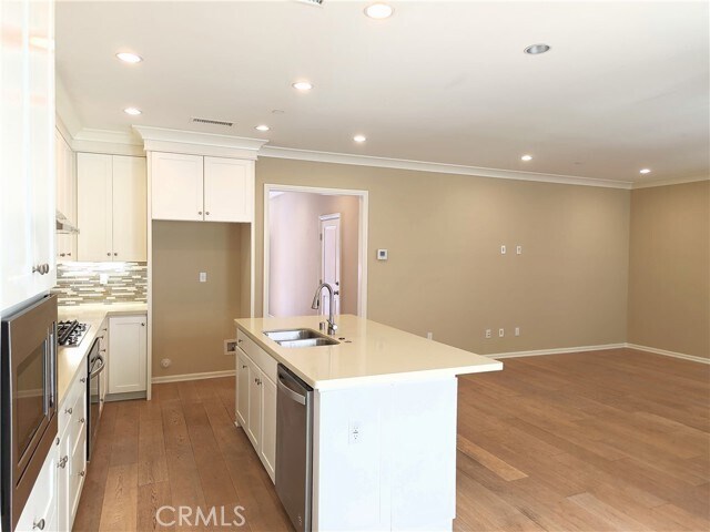 Building Photo - 169 Rodeo