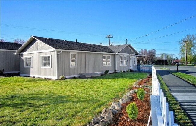 Building Photo - Remodeled