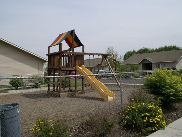 Playground - Valley Commons I & II Apartments