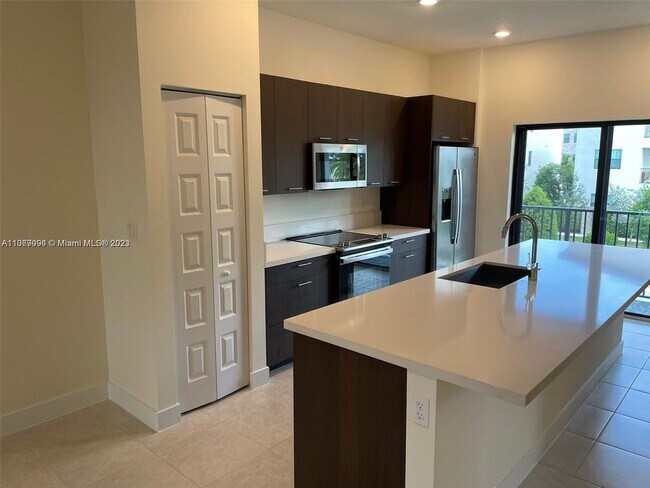 Foto del edificio - 7905 NW 104th Ave