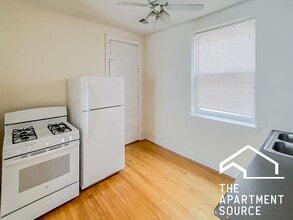 Building Photo - 857 W Cornelia Ave