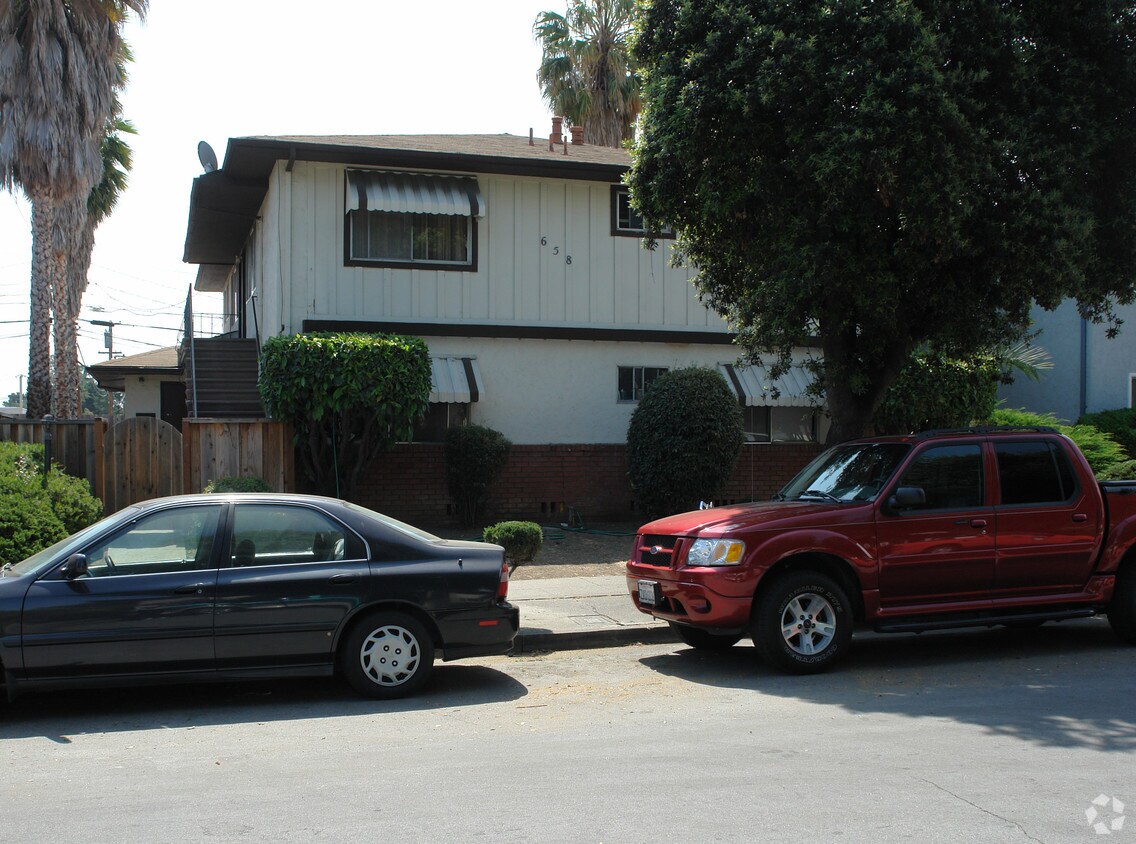 Primary Photo - 658 Grand Fir Ave