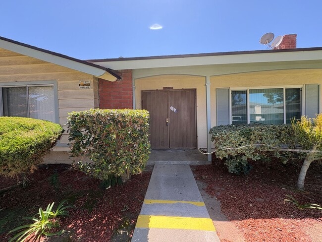 Building Photo - 2244 E Joana Dr