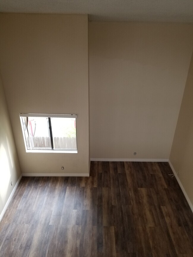 Ally's Flower Apartments Apartments in Sunland, CA