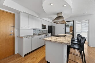 Building Photo - 550 Queens Quay W