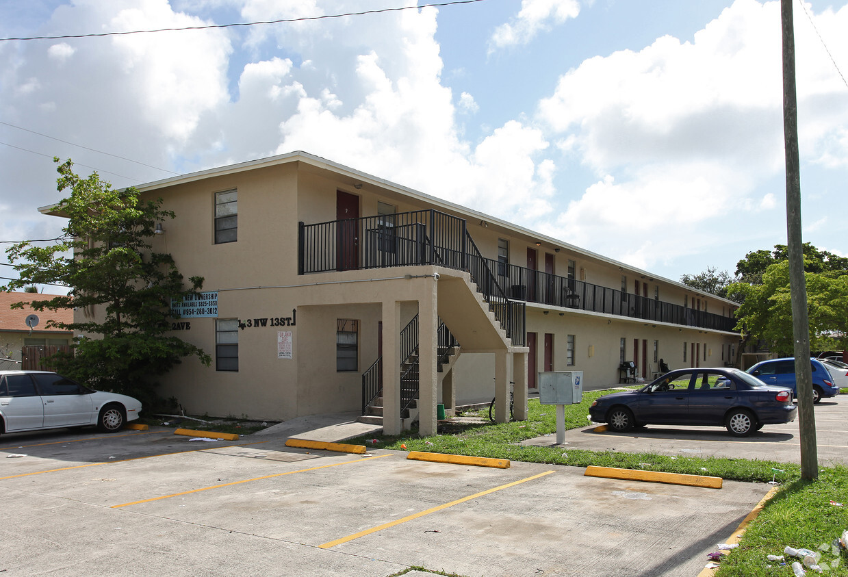 Building Photo - Pompano Terrace I & II