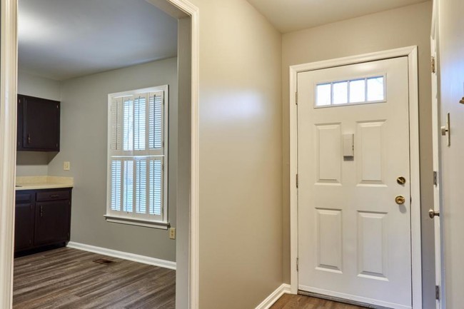 Building Photo - 838 Allenview Dr.