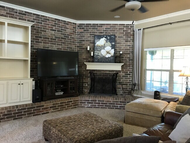 Building Photo - Beautiful Home in Cooper School District