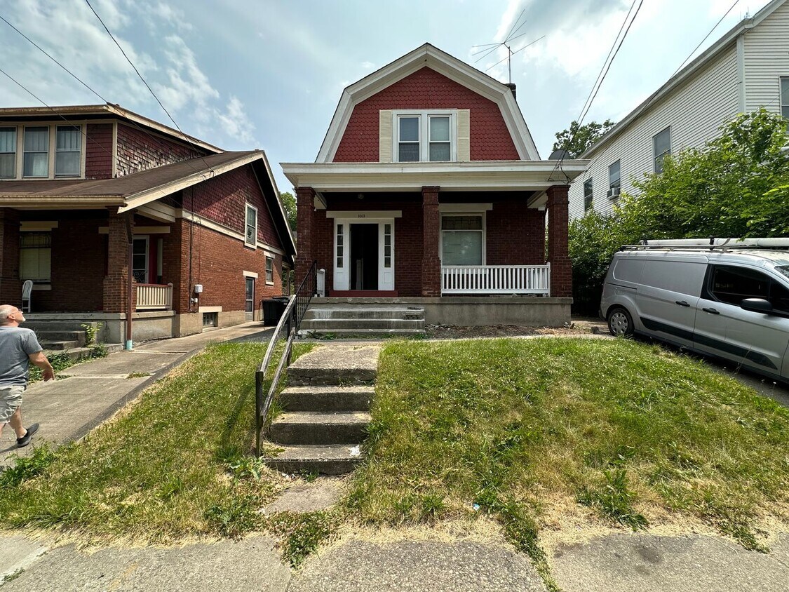 Primary Photo - 3013 Glenway Ave