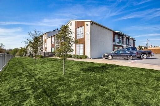 Building Photo - 4710 Lake Ave