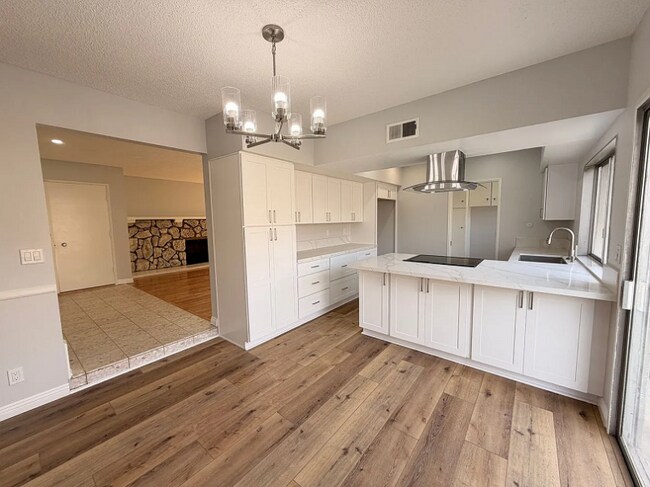 Foto del edificio - 5373 Cumberland Dr