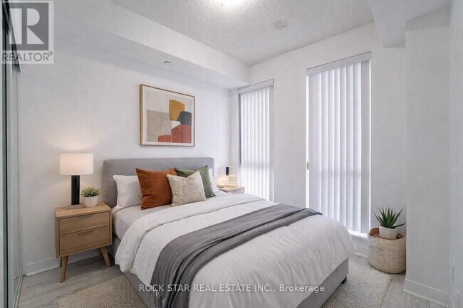 Building Photo - 170 Sumach St