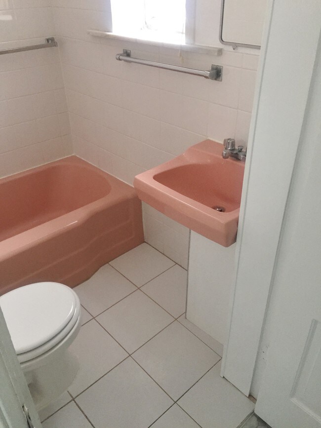 Building Photo - 4249 Beck Ave