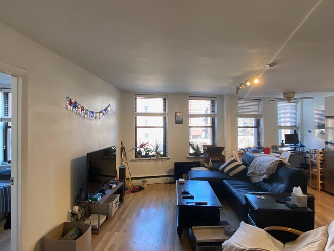 Building Photo - 5 N Margin St